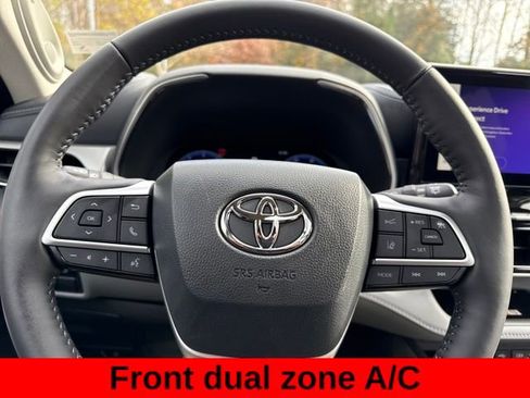 Used 2024 Toyota Highlander Platinum image 19