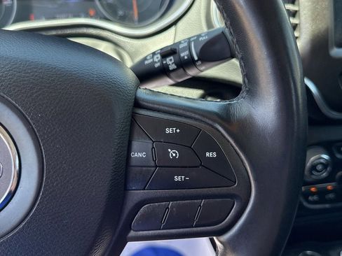 Used 2020 Jeep Cherokee Trailhawk w/ Cold Weather Group AWD/4WD image 14