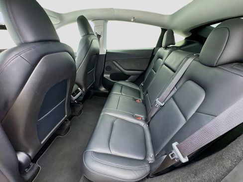 Used 2024 Tesla Model Y Long Range RWD image 16