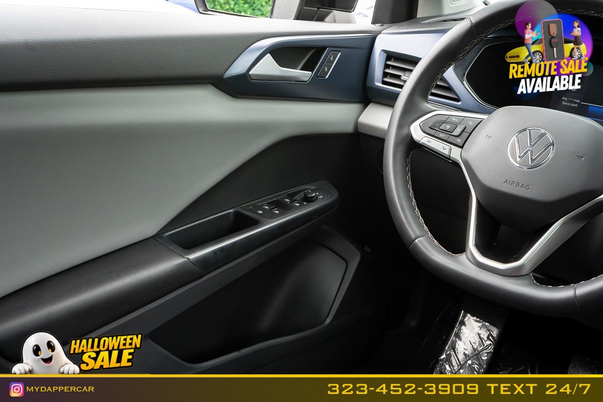Used 2023 Volkswagen Taos SE w/ Panoramic Sunroof Package FWD image 19