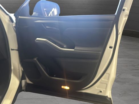 Used 2023 Toyota Highlander LE image 22