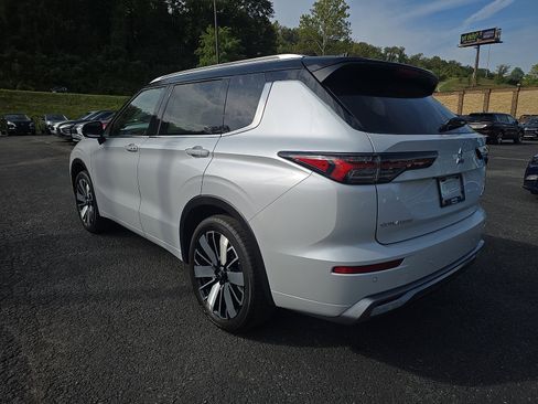 New 2025 Mitsubishi Outlander SEL image 6