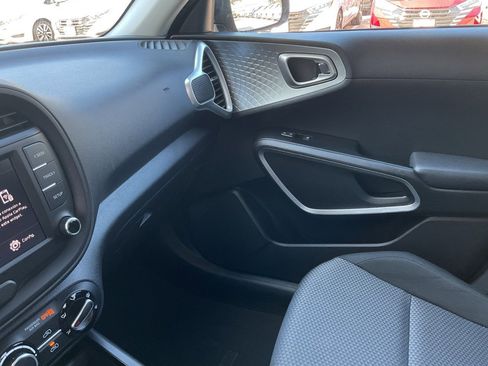 Used 2025 Kia Soul LX w/ LX Technology Package image 38