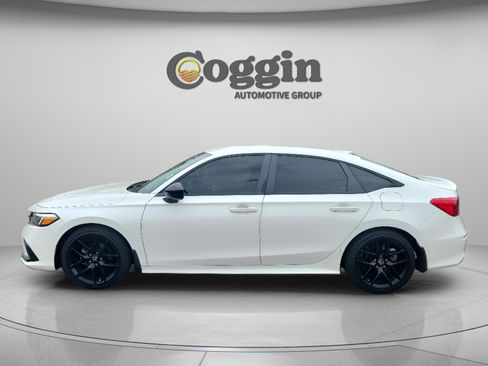 Used 2023 Honda Civic Sport image 3