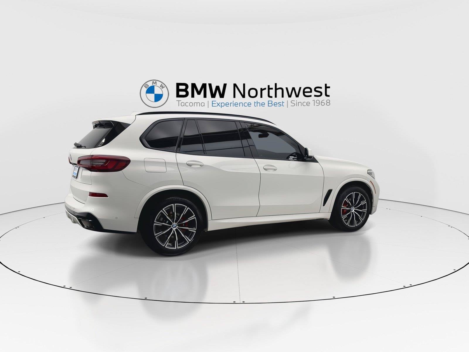 Used 2023 BMW X5 xDrive40i w/ M Sport Package AWD/4WD image 4