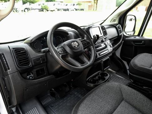 Used 2023 RAM ProMaster 2500 FWD image 2
