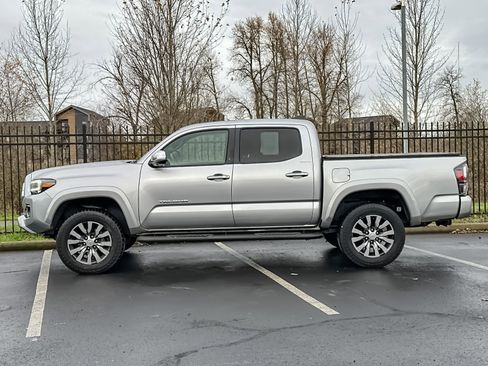 Used 2023 Toyota Tacoma Limited image 7