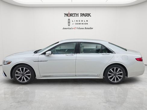 Used 2017 Lincoln Continental Premiere FWD image 2