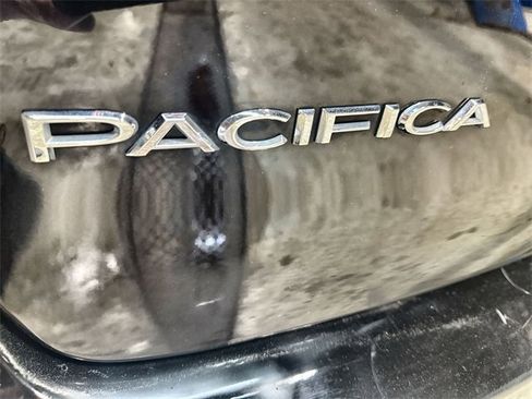 Used 2024 Chrysler Pacifica Touring-L image 30