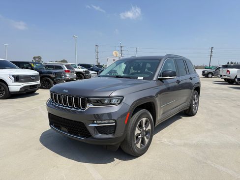 Used 2022 Jeep Grand Cherokee Limited 4xe w/ Luxury Tech Group II AWD/4WD image 1