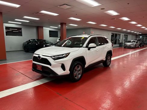 Certified 2024 Toyota RAV4 LE AWD/4WD image 6