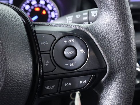 Used 2021 Toyota RAV4 LE AWD/4WD image 13