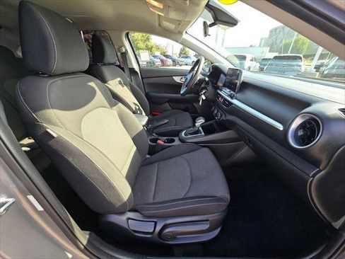 Used 2024 Kia Forte LXS FWD image 11