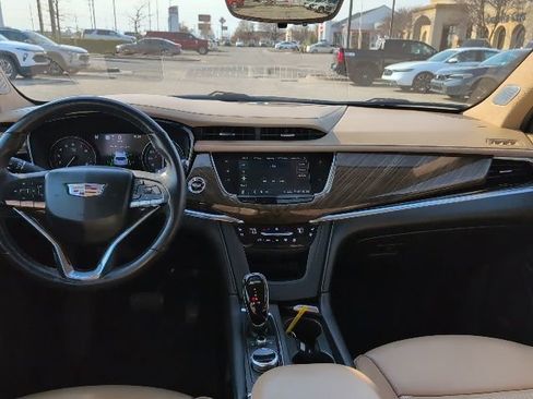 Used 2020 Cadillac XT6 Premium Luxury w/ Platinum Package image 3