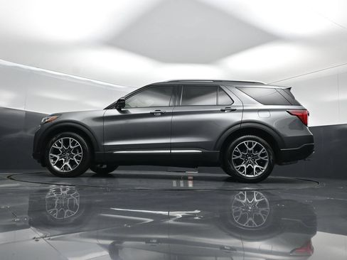 Used 2025 Ford Explorer Platinum w/ Ultimate Package AWD/4WD image 7