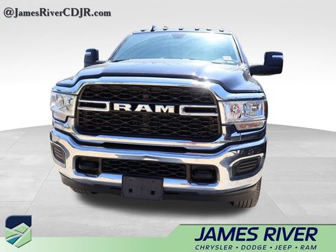 Used 2024 RAM 2500 Tradesman w/ Chrome Appearance Group AWD/4WD image 6