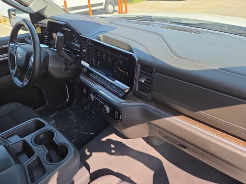 Used 2023 Chevrolet Silverado 1500 LT AWD/4WD image 38
