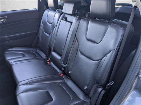 Used 2022 Ford Edge Titanium image 18