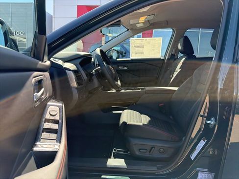 Used 2026 Nissan Rogue SV AWD/4WD image 14