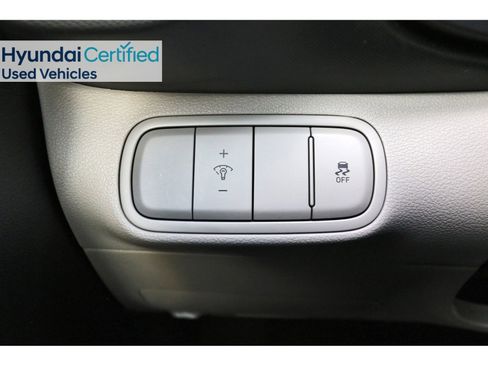 Certified 2025 Hyundai Venue SEL FWD image 22