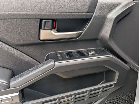 Used 2025 Toyota Tacoma TRD Off-Road image 15