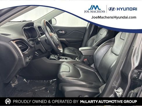 Used 2019 Jeep Cherokee Limited image 23