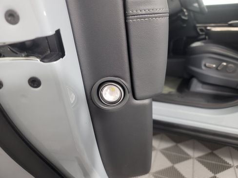 Used 2022 Rivian R1S Launch Edition AWD/4WD image 32