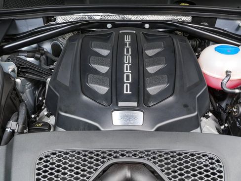 Certified 2017 Porsche Macan GTS image 36