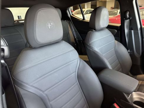 New 2026 Alfa Romeo Tonale w/ Black Premium Package image 28
