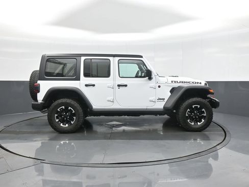 Used 2024 Jeep Wrangler Unlimited Rubicon w/ Convenience Group image 8