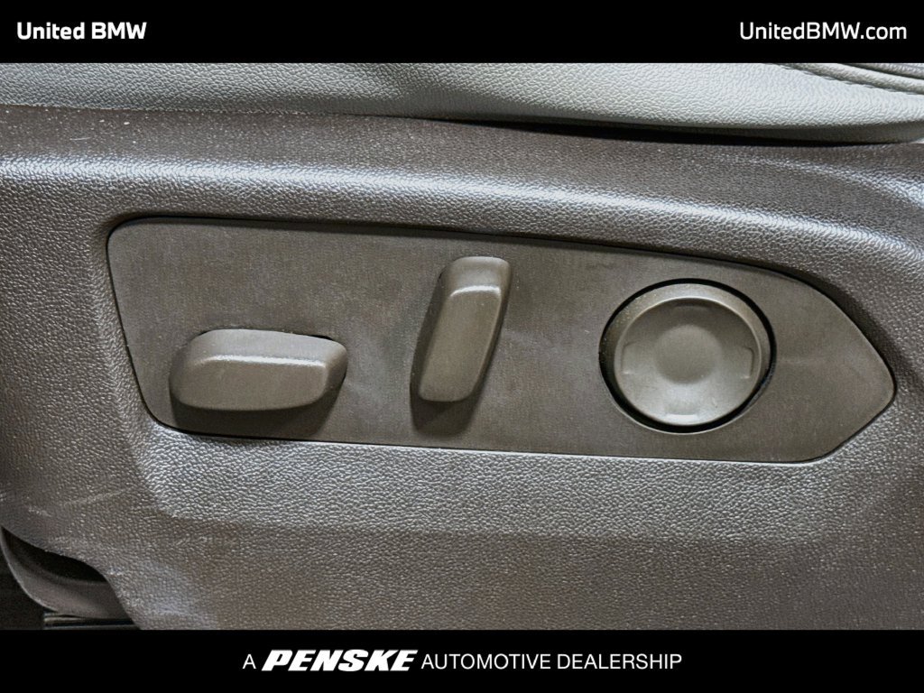 Used 2023 GMC Yukon SLT w/ SLT Premium Package AWD/4WD image 11