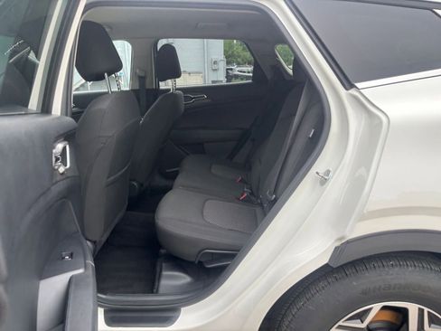 Used 2025 Kia Sportage LX FWD image 23