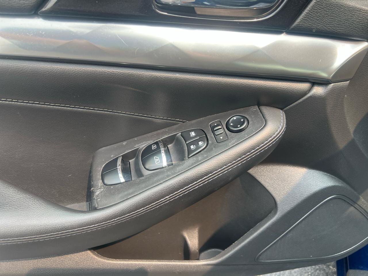 Used 2018 Nissan Maxima SR FWD image 16