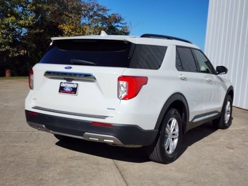 Used 2020 Ford Explorer XLT w/ Equipment Group 202A image 3