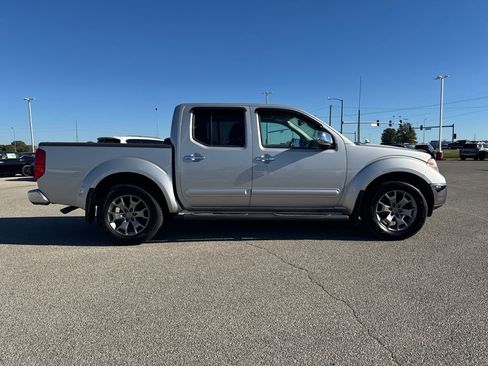 Used 2019 Nissan Frontier SL image 6