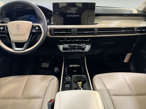 New 2026 Lincoln Corsair Premiere w/ Rear Removable Package Tray FWD image 22