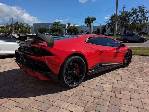 Used 2020 Lamborghini Huracan EVO image 5