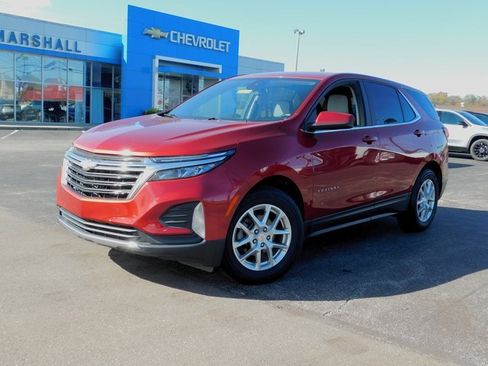 Used 2022 Chevrolet Equinox LT image 2