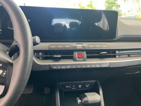 Used 2025 Kia K4 FWD image 17