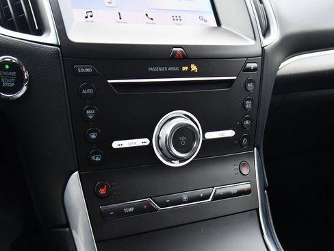 Used 2019 Ford Edge Titanium w/ Cold Weather Package image 29