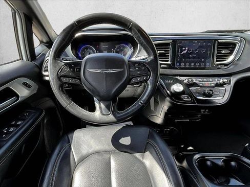 Used 2020 Chrysler Pacifica Touring-L Plus w/ Advanced Safetytec Group FWD image 7