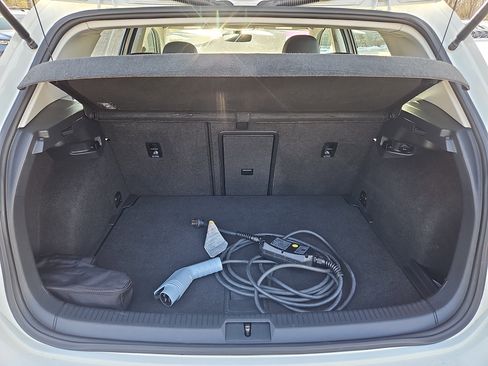 Used 2017 Volkswagen e-Golf SEL Premium image 31