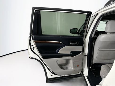 Used 2016 Toyota Highlander Limited image 27