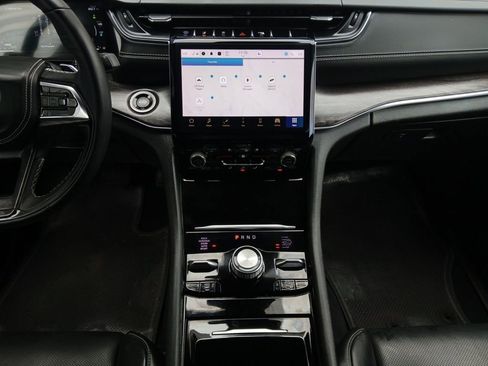 Used 2022 Jeep Grand Cherokee Overland w/ Advanced Protech Group III AWD/4WD image 3