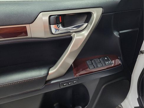 Used 2018 Lexus GX 460 image 11