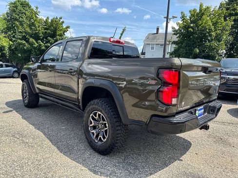 Used 2025 Chevrolet Colorado ZR2 w/ Technology Package AWD/4WD image 3