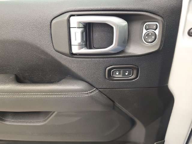 Used 2019 Jeep Wrangler Unlimited Sahara AWD/4WD image 35