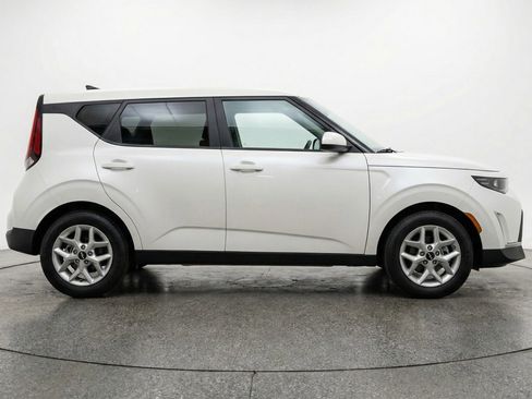 Used 2025 Kia Soul LX w/ LX Technology Package image 11