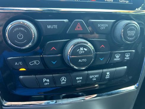 Certified 2022 Jeep Grand Cherokee Laredo X AWD/4WD image 25