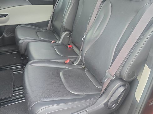 Used 2023 Kia Carnival LX FWD image 26